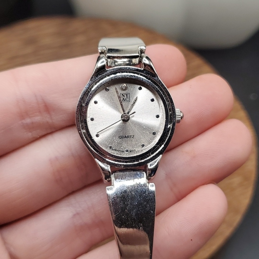 New york‎ and company Open framework watch B2809 needs batteries
